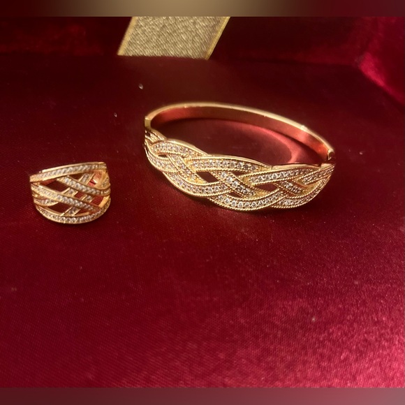 Jewelry - Beautiful Gold Bracelet & Ring Set